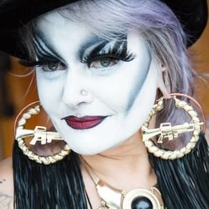 Meet your Posher, Desta